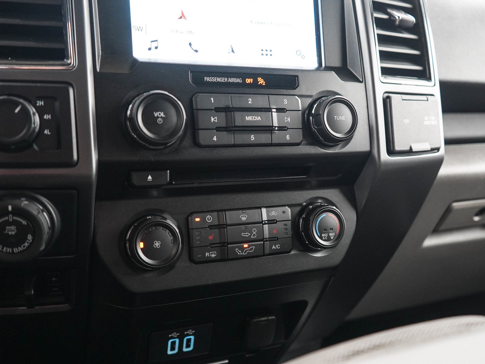 Used 2018 Ford F150 XLT w/ Equipment Group 302A Luxury AWD/4WD image 22