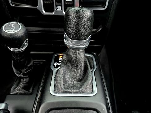 Used 2018 Jeep Wrangler Unlimited Sport S image 17