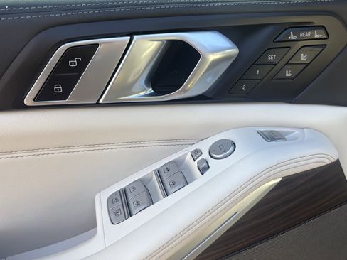 Used 2024 BMW X7 M60i w/ Executive Package image 17