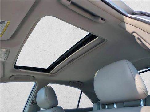 Used 2011 Toyota Camry XLE w/ SE/XLE Extra-Value Pkg image 16