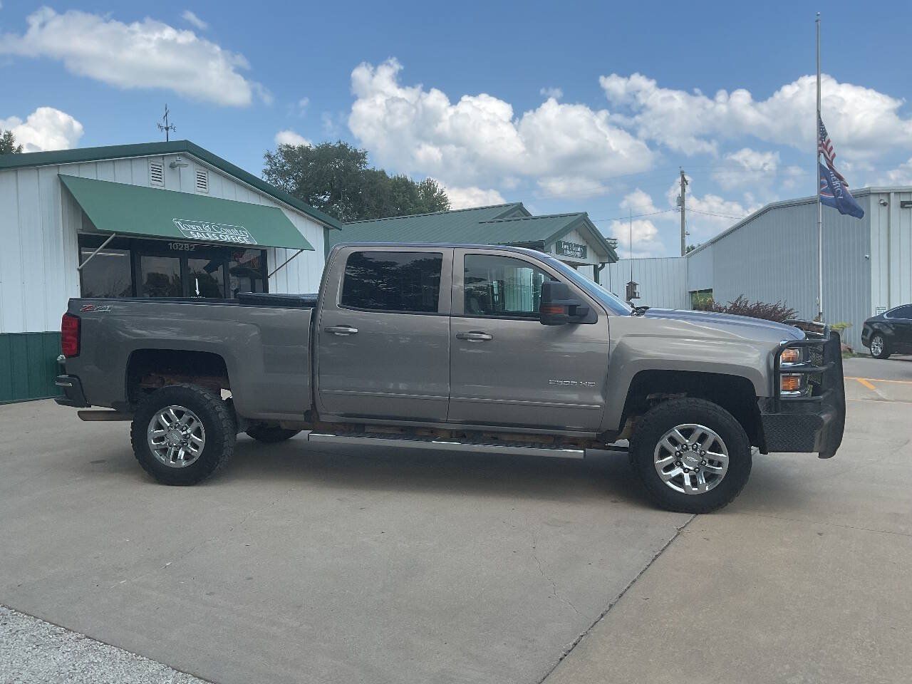 Used 2017 Chevrolet Silverado 2500 LT w/ LT Fleet Convenience Package AWD/4WD image 2
