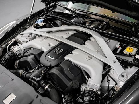 Used 2014 Aston Martin DB9 Coupe RWD image 40
