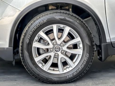 Used 2020 Nissan Rogue SV FWD image 24