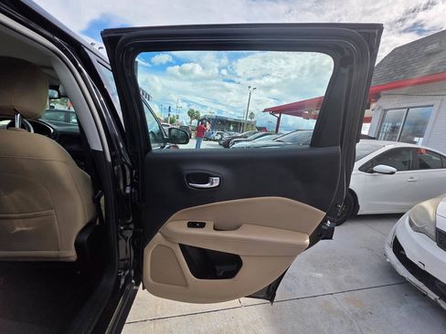 Used 2018 Jeep Compass Sport w/ Tech Group AWD/4WD image 6