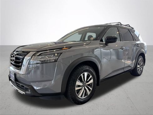 Used 2022 Nissan Pathfinder SL AWD/4WD image 2