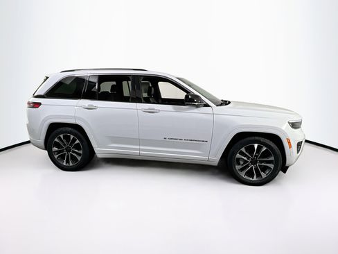 Used 2022 Jeep Grand Cherokee Overland AWD/4WD image 4