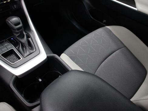 Used 2025 Toyota RAV4 XLE w/ Convenience Package FWD image 17
