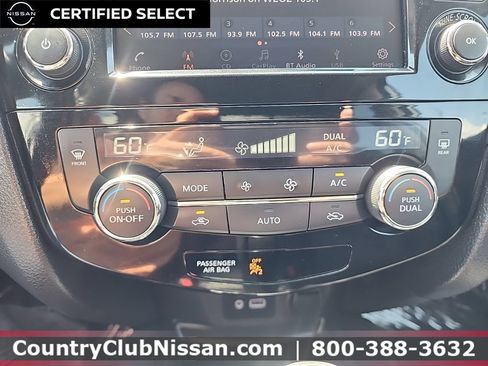 Used 2018 Nissan Rogue SV AWD/4WD image 15
