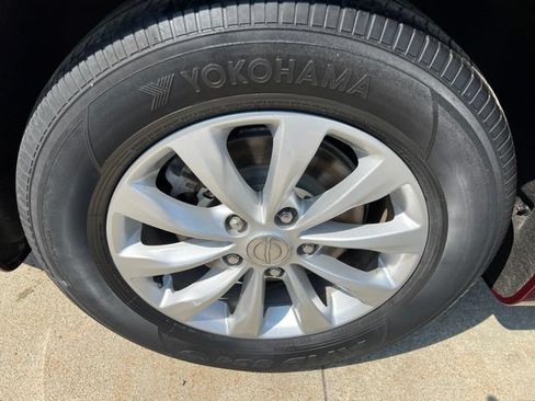 Certified 2017 Chrysler Pacifica Touring-L FWD image 7