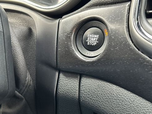 Used 2018 Jeep Grand Cherokee Altitude image 23