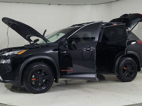 Certified 2025 Nissan Rogue SV image 10