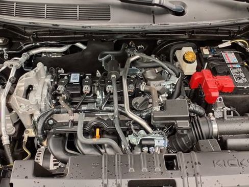 Used 2025 Nissan Kicks SR w/ SR Premium Package image 37