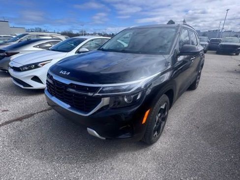 Used 2024 Kia Seltos EX image 2