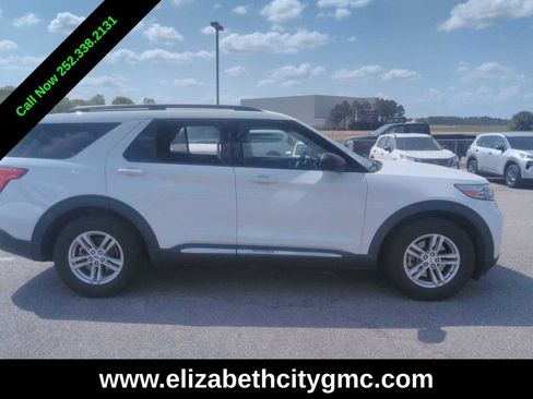 Used 2022 Ford Explorer XLT image 2