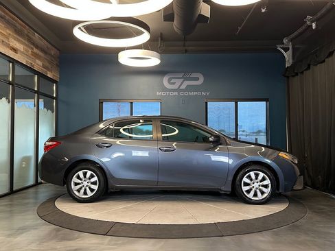Used 2016 Toyota Corolla LE FWD image 2