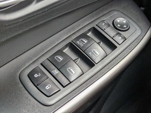 Used 2020 Jeep Cherokee Latitude Plus FWD image 23