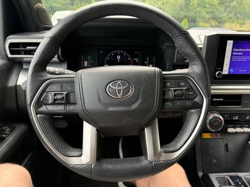 Used 2024 Toyota Tacoma SR5 AWD/4WD image 12