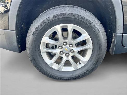 Used 2021 Chevrolet Traverse LT image 25