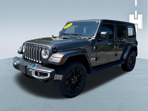 Used 2022 Jeep Wrangler Unlimited Sahara w/ Cold Weather Group AWD/4WD image 3