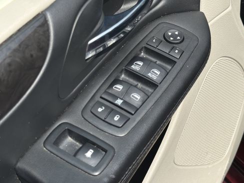 Used 2018 Dodge Grand Caravan SE w/ UConnect Hands-Free Group FWD image 25