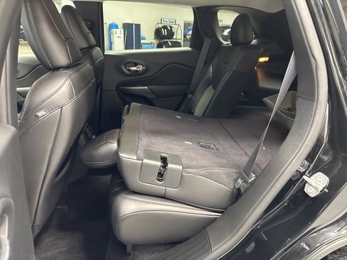 Used 2019 Jeep Cherokee Latitude Plus w/ Cold Weather Group image 33