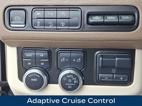 Used 2022 GMC Yukon XL Denali w/ Advanced Technology Package AWD/4WD image 9