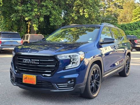 Used 2022 GMC Terrain SLT w/ Elevation Edition FWD image 2
