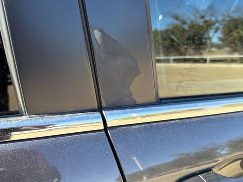 Used 2020 Jeep Cherokee Limited image 11