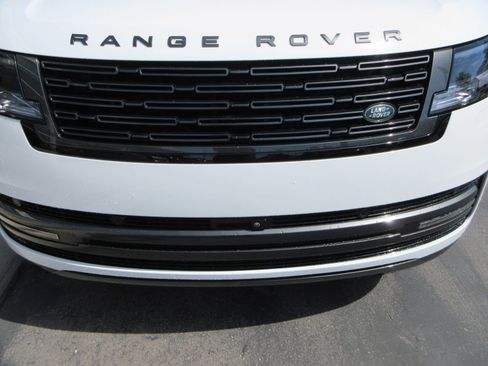 Used 2025 Land Rover Range Rover SE AWD/4WD image 14