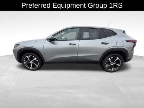 Used 2024 Chevrolet Trax RS w/ Driver Confidence Package FWD image 4