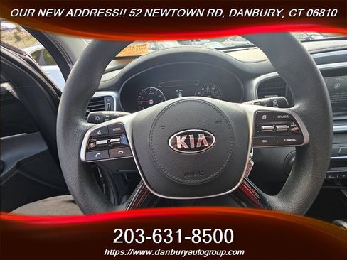 Used 2019 Kia Sorento LX image 9