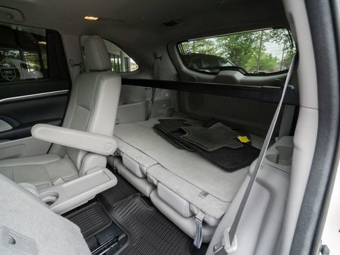 Used 2014 Toyota Highlander Limited Platinum AWD/4WD image 20
