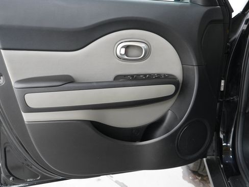 Used 2015 Kia Soul FWD image 18
