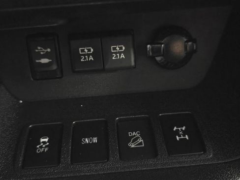 Used 2019 Toyota Highlander SE AWD/4WD image 7