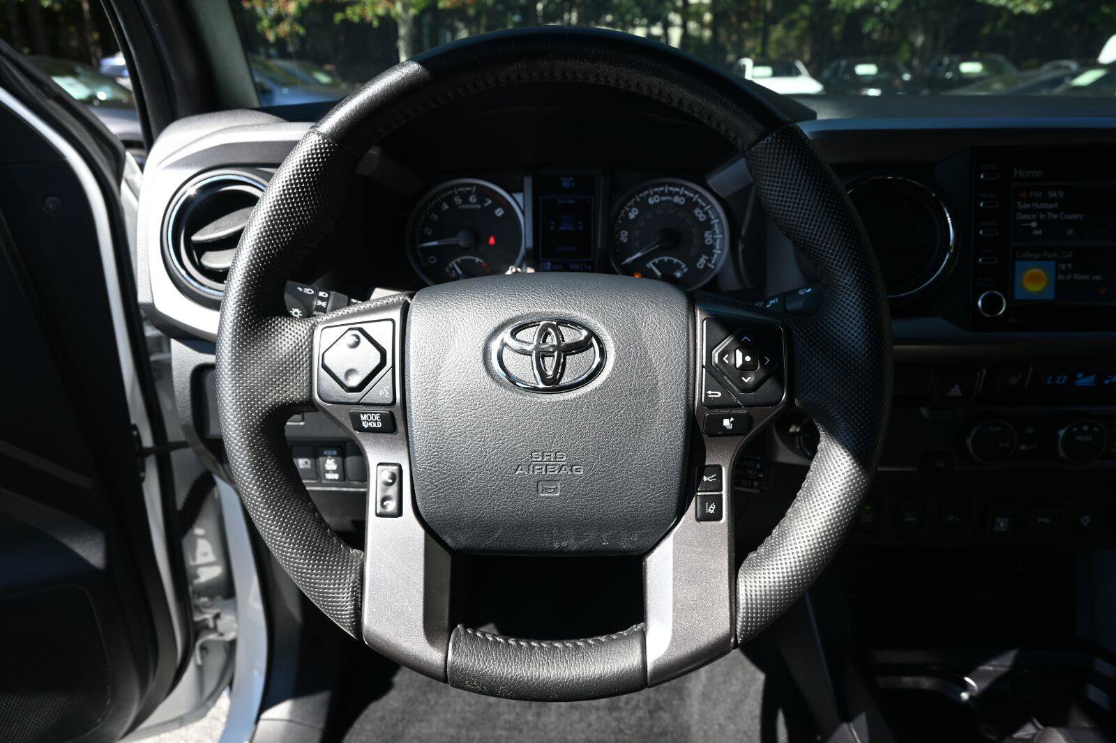 Used 2020 Toyota Tacoma Limited RWD image 2