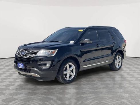 Certified 2017 Ford Explorer XLT w/ Equipment Group 202A AWD/4WD image 1