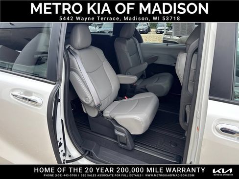 Used 2025 Toyota Sienna XLE AWD/4WD image 46
