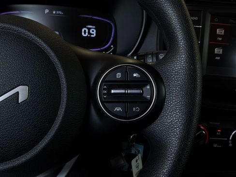 Used 2025 Kia Soul LX w/ LX Technology Package FWD image 32