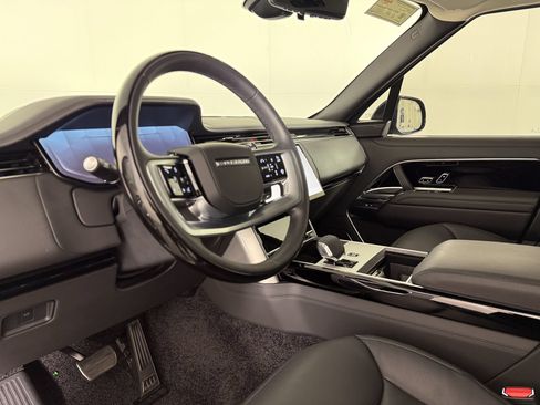 Used 2025 Land Rover Range Rover Autobiography AWD/4WD image 4