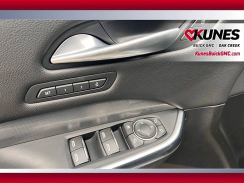 Used 2025 Cadillac XT4 Premium Luxury image 13