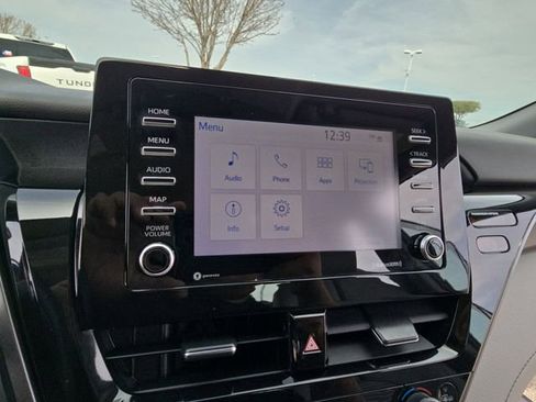 Used 2022 Toyota Camry SE image 21