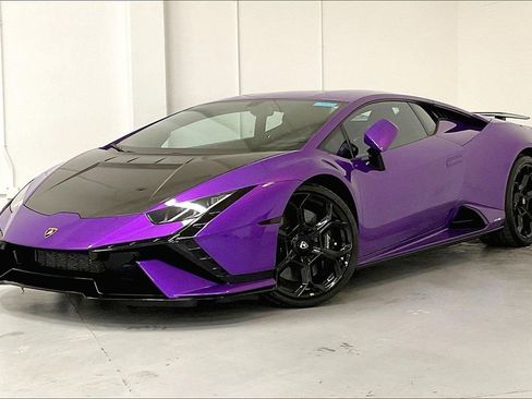 Used 2024 Lamborghini Huracan Tecnica image 3
