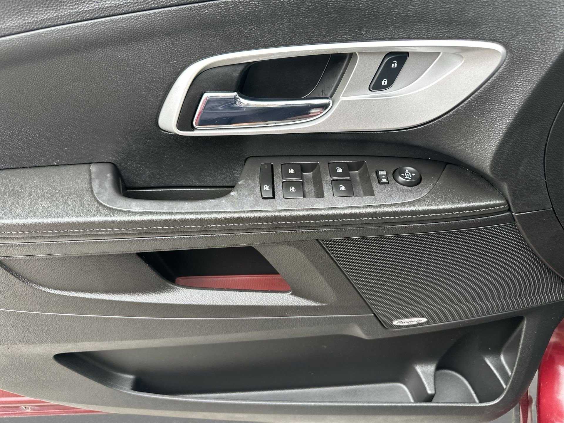 Used 2016 Chevrolet Equinox LTZ w/ Enhanced Convenience Package FWD image 24