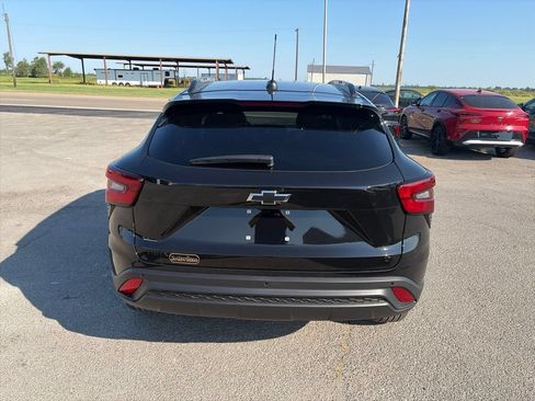 New 2026 Chevrolet Trax LT w/ Sunroof Package FWD image 5