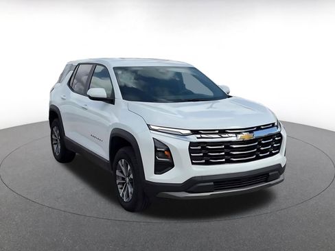 Used 2025 Chevrolet Equinox LT image 3