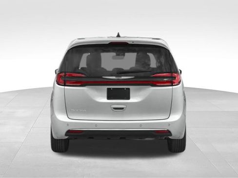 Used 2024 Chrysler Pacifica Touring-L FWD image 35