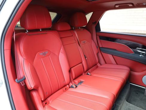 Used 2023 Bentley Bentayga Extended Wheelbase image 30