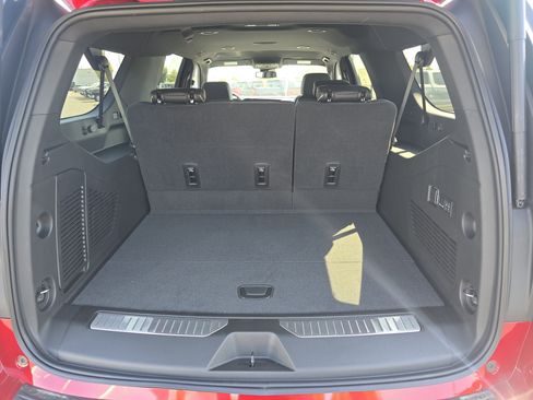 New 2025 Chevrolet Suburban Premier image 19