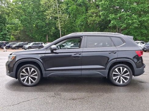 Used 2023 Volkswagen Taos SE w/ Panoramic Sunroof Package AWD/4WD image 6