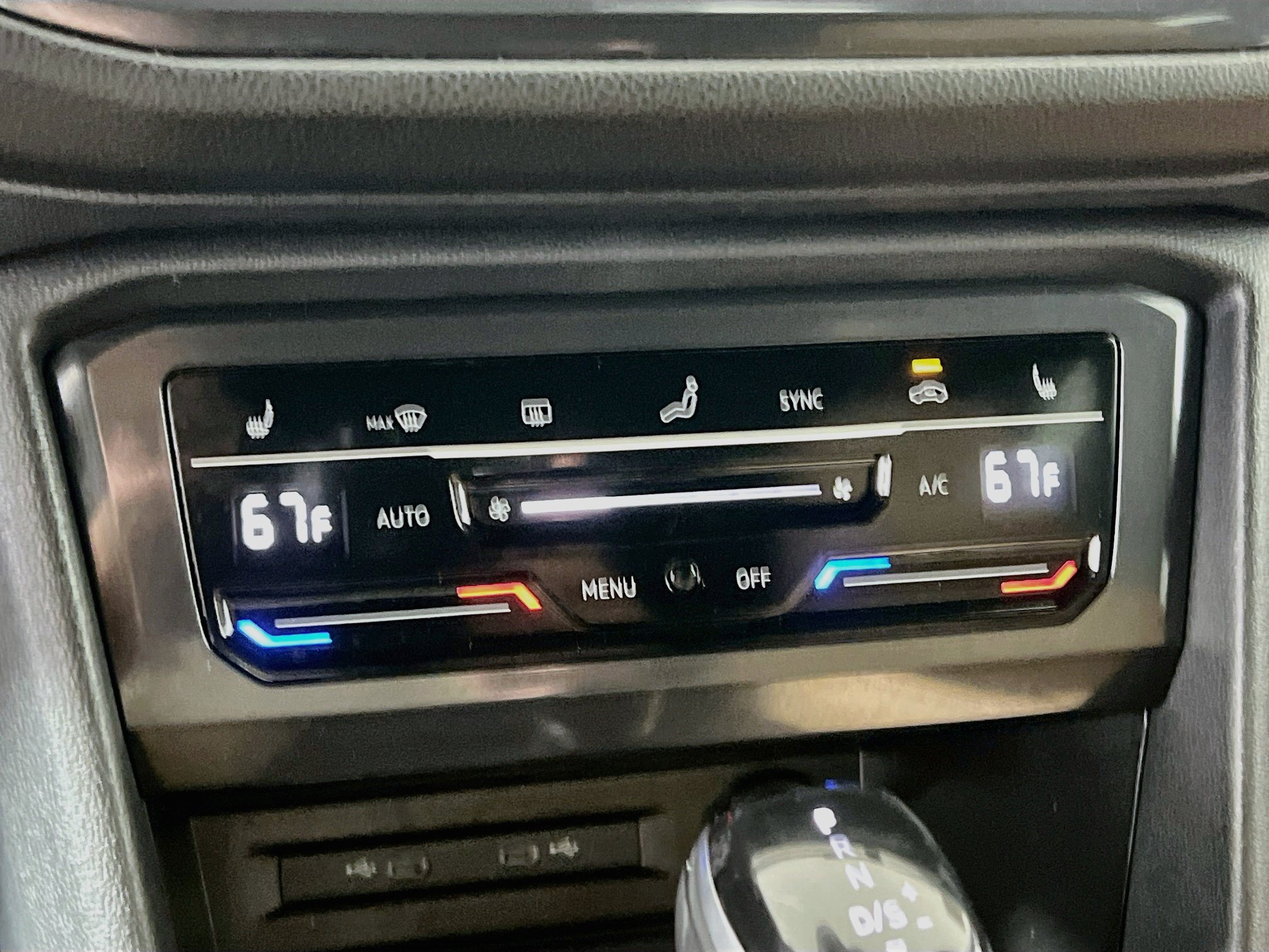 Used 2023 Volkswagen Tiguan SE w/ Panoramic Sunroof Package FWD image 26